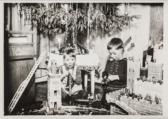 Kinder unterm Tannenbaum, 1934