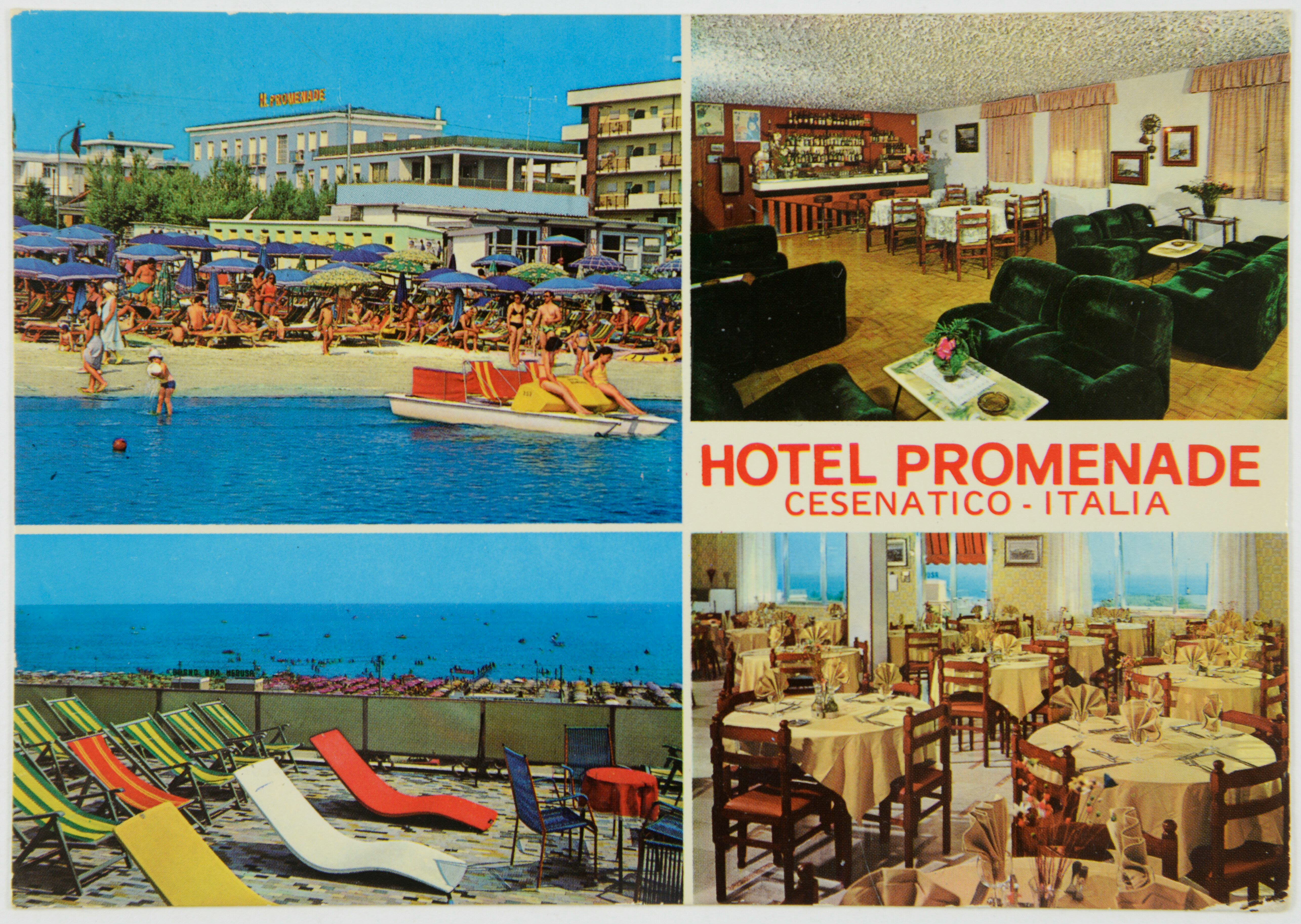 Die Motive auf den Postkarten zeigen Orte des Massentourismus, der in den 1970er Jahren aufkam. Dennoch ist bei den versendeten Karten auch immer ein individueller Bezug der Absender*innen erkennbar, denn sie haben beispielsweise markiert, wo genau sie innerhalb der riesigen Hotelanlagen gewohnt haben.